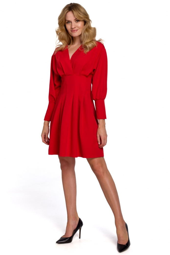 Sukienka Mini - Rozkloszowana Z Długim Rękawem - czerwona